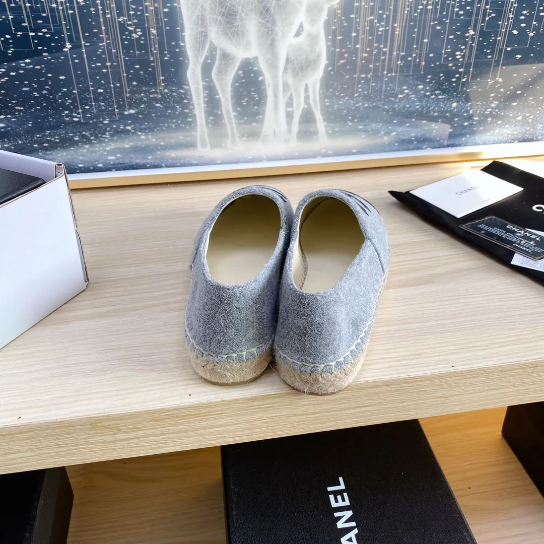 👟👟Ex-factory price 440👟👟 24s new color Chanel ✈️2023s spring and summer new fisherman shoes 😍😍Taikoo Hui purchased three pairs of original development 🐂🐂with purchasing white double-layer outer packaging 🤩Original one-to-one shipment ❗️❗️Code number: 34-42 (34 41 42 customized)